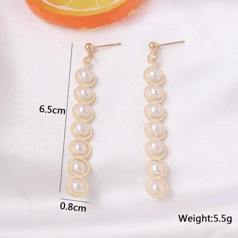 Simples Market pearl drop earrings with white imitation pearls on gold-tone links, 6.5 cm long
