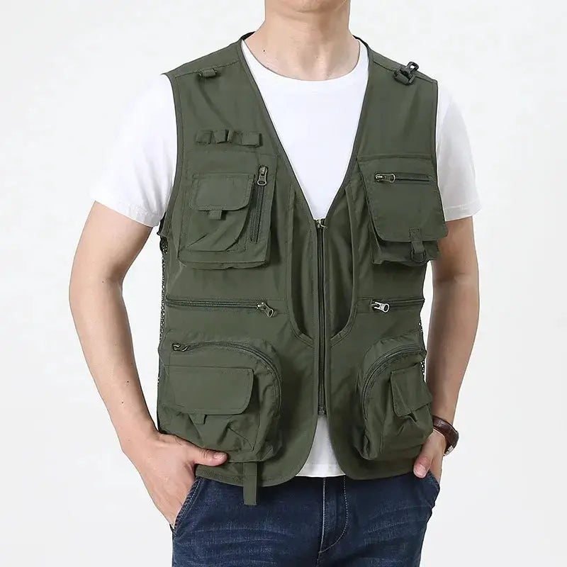 Simples Market multipocket quick-dry mesh fishing vest in olive green with multiple utility pockets.