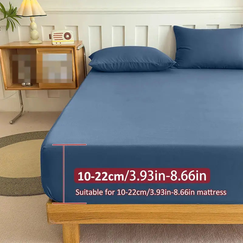 Simples Market blue fitted bed sheet with elastic edges; 100% polyester, solid color, fits 10–22 cm deep mattresses