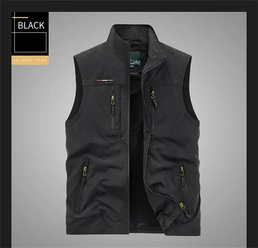Simples Market black sleeveless cargo vest for men with multiple zip pockets.