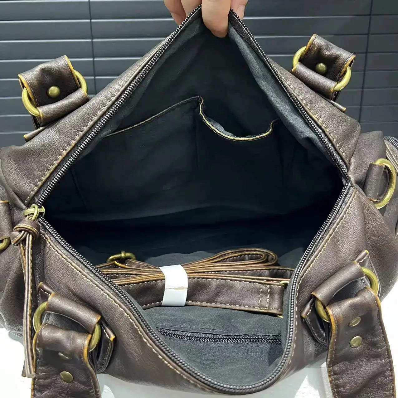 Simples Market Y2K hot girl brown distressed leather crossbody bag with large capacity and multiple pockets