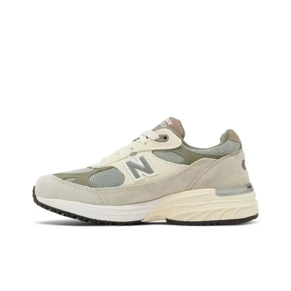 Retro mesh running shoes in beige and olive with gray panels and N logo