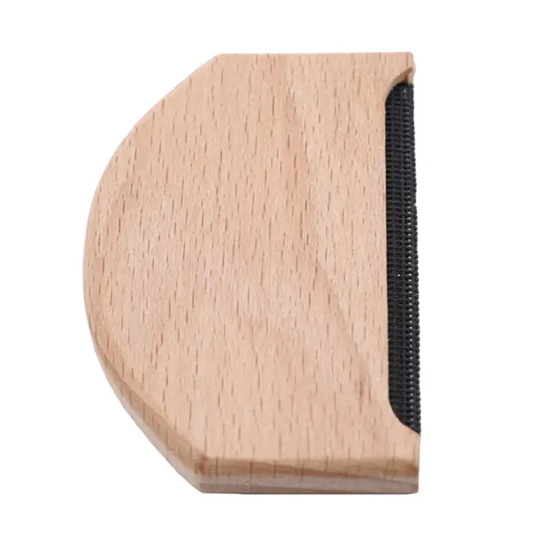 Wooden lint remover comb for sweaters, portable manual fabric shaver with natural wood finish