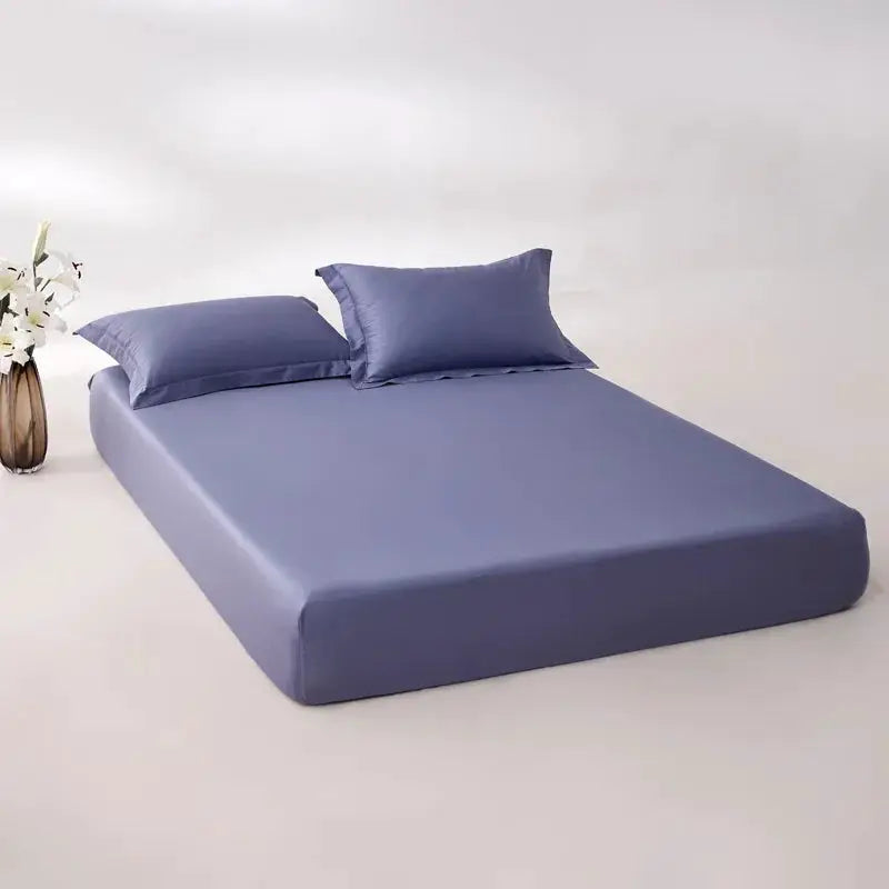 100% Egyptian cotton fitted sheet in blue-purple with elastic corners for 140/160/200 cm beds