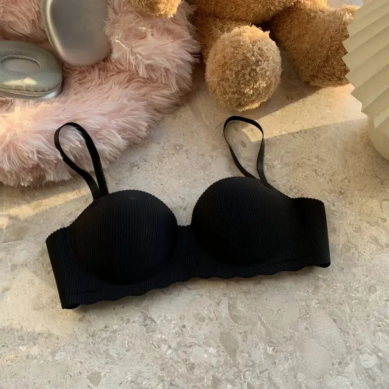 Bralette black ribbed seamless with adjustable straps.