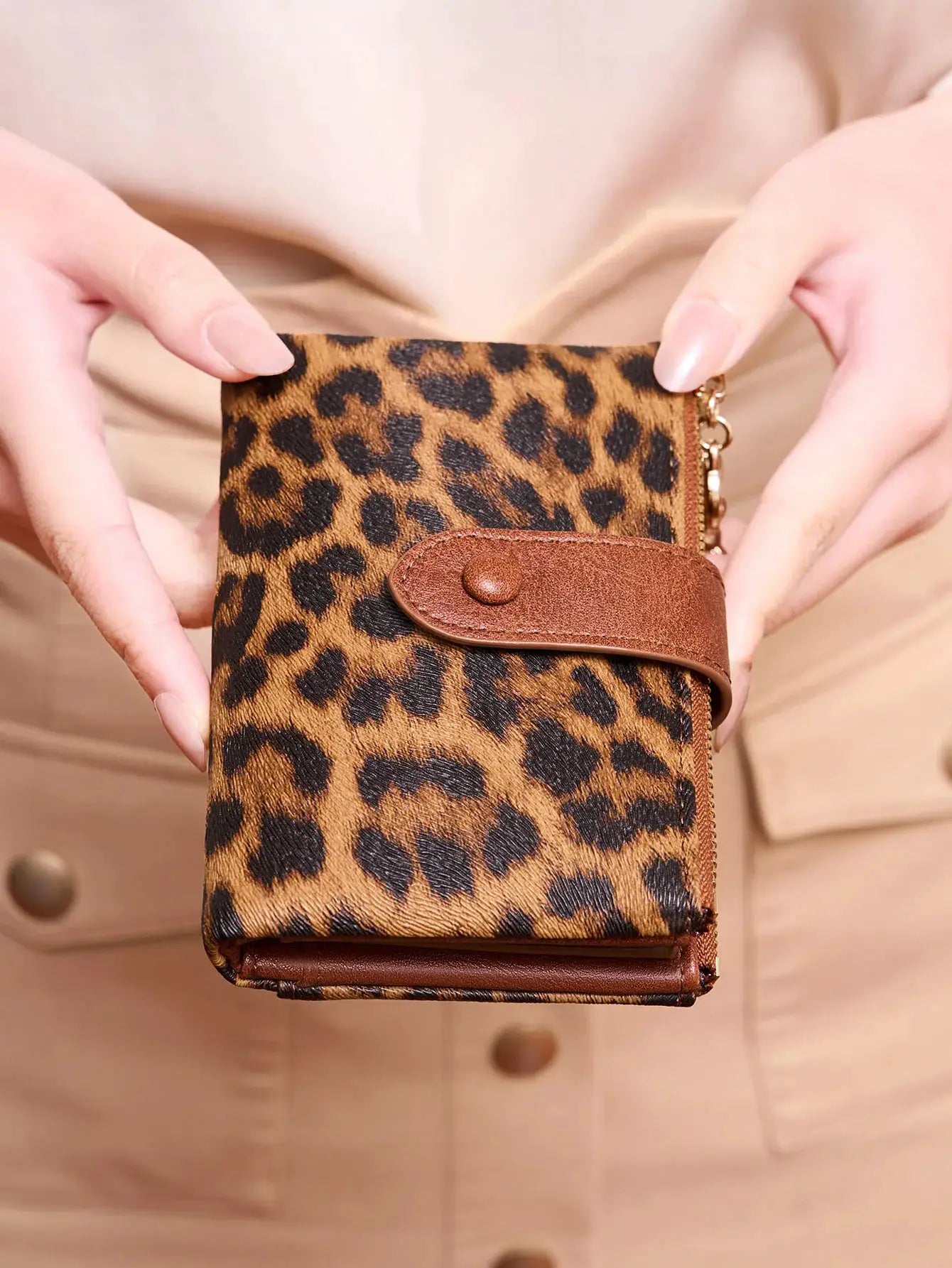 Minimalist women's wallet by Simples Market, leopard print with brown leather strap and double zipper