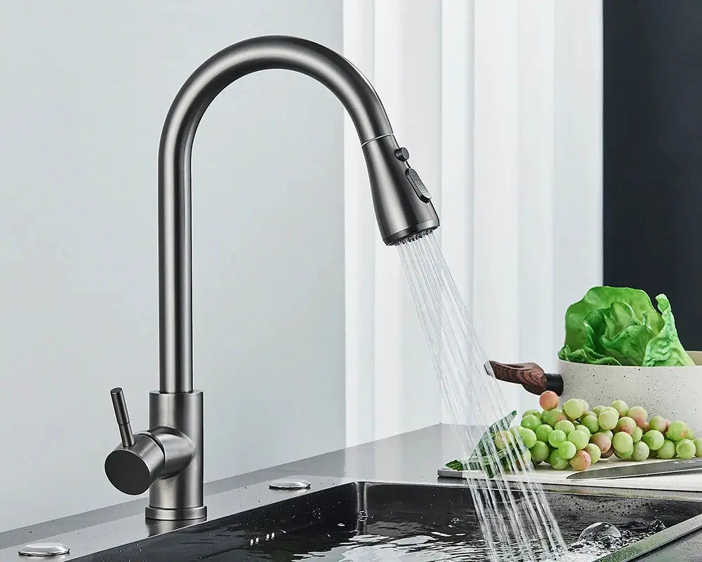 Brushed nickel kitchen faucet by Simples Market with a flexible pull-out spray head and gooseneck spout, hot/cold