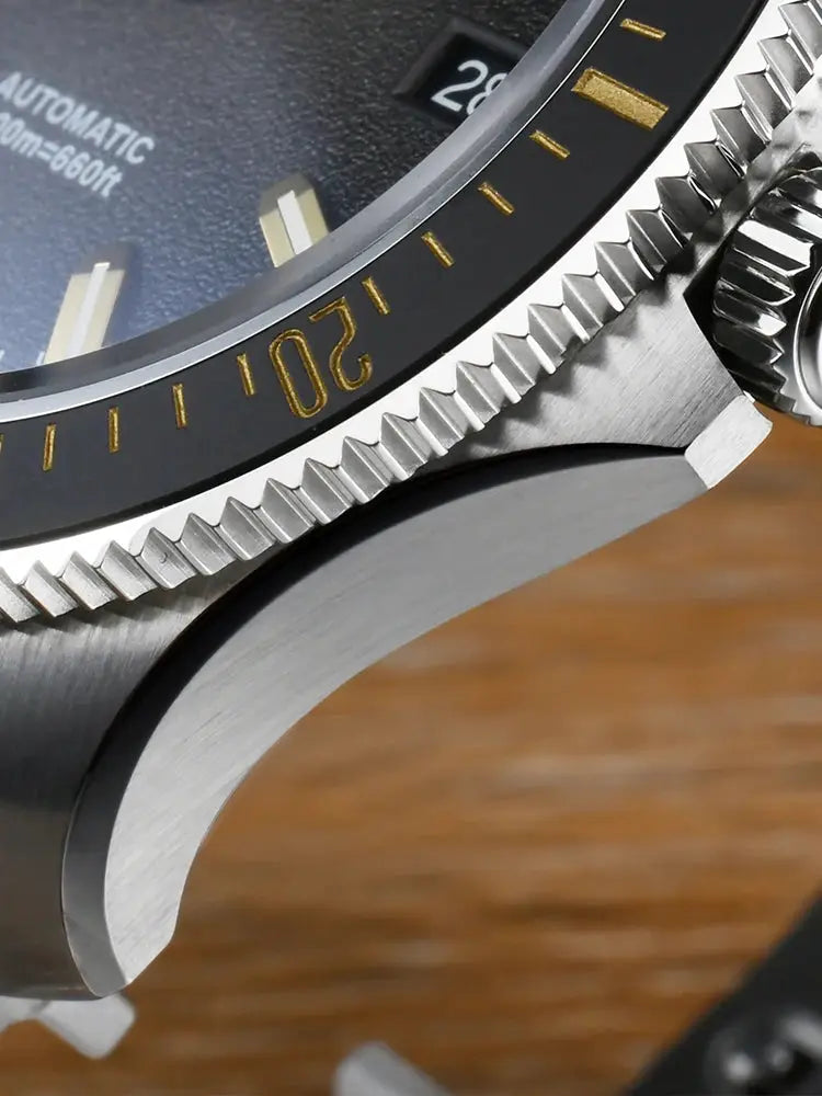 San Martin 40mm dive watch with stainless steel case, black bezel and gold numerals