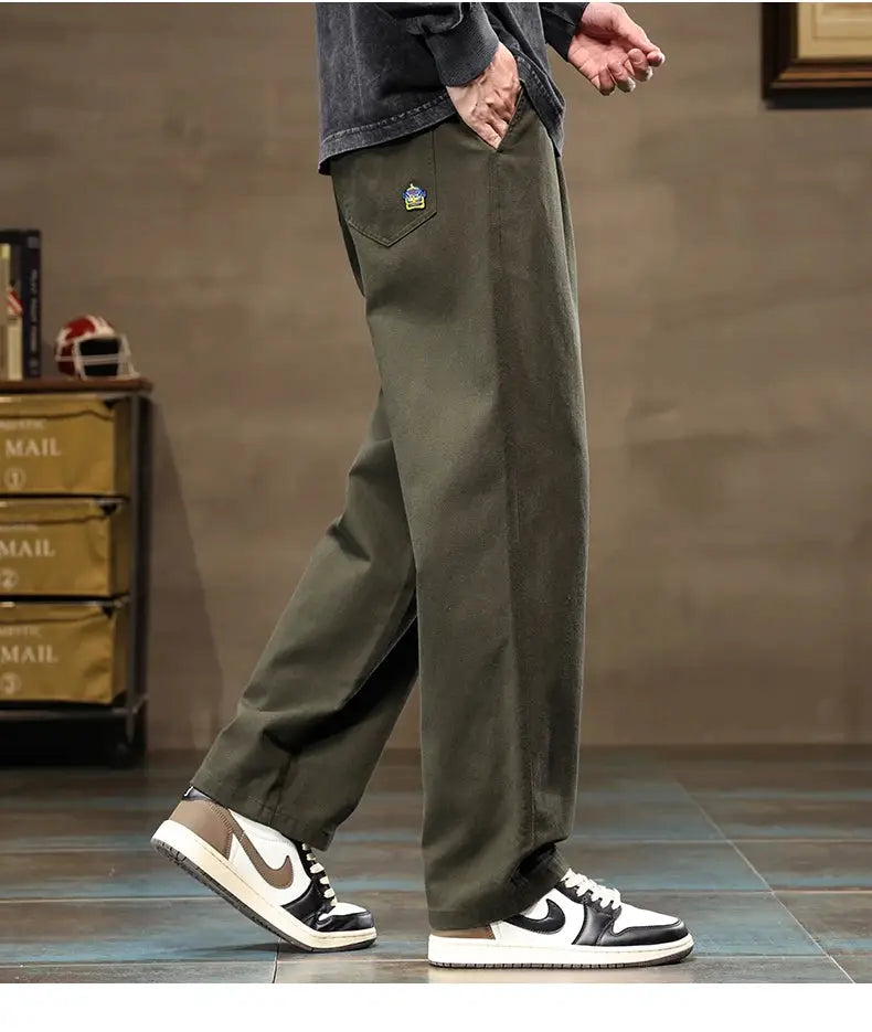 Men's olive green cargo pants with back pocket, loose wide-leg cotton joggers