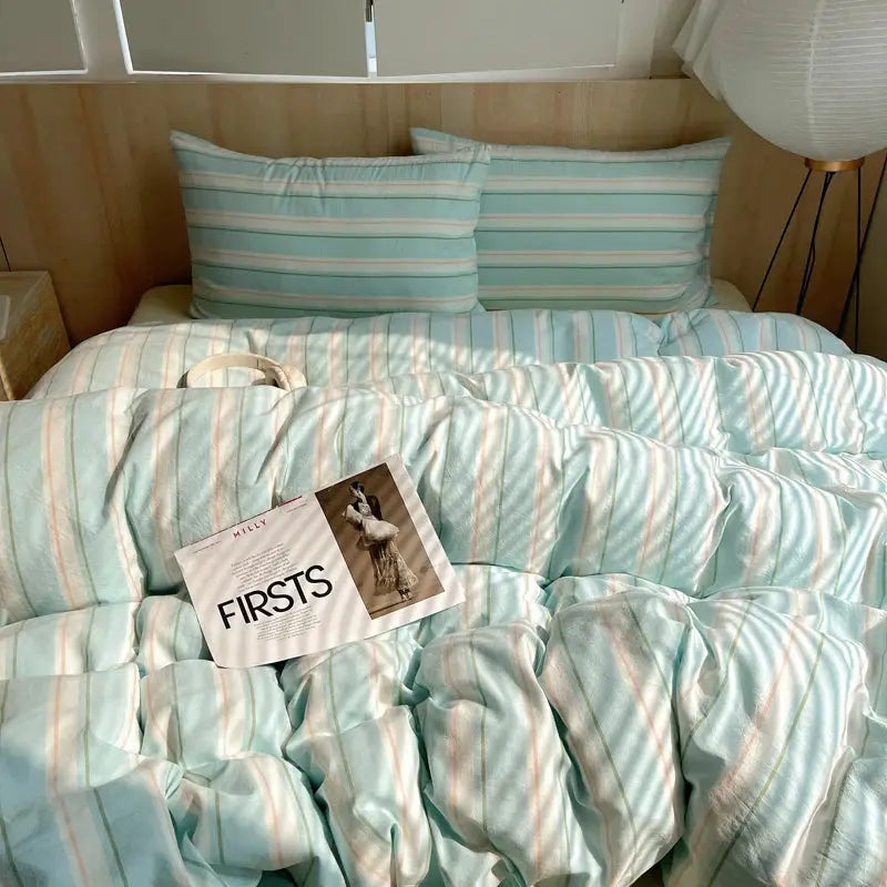 Bedding set by Simples Market: 100% cotton striped duvet cover with two pillowcases in light blue and white.