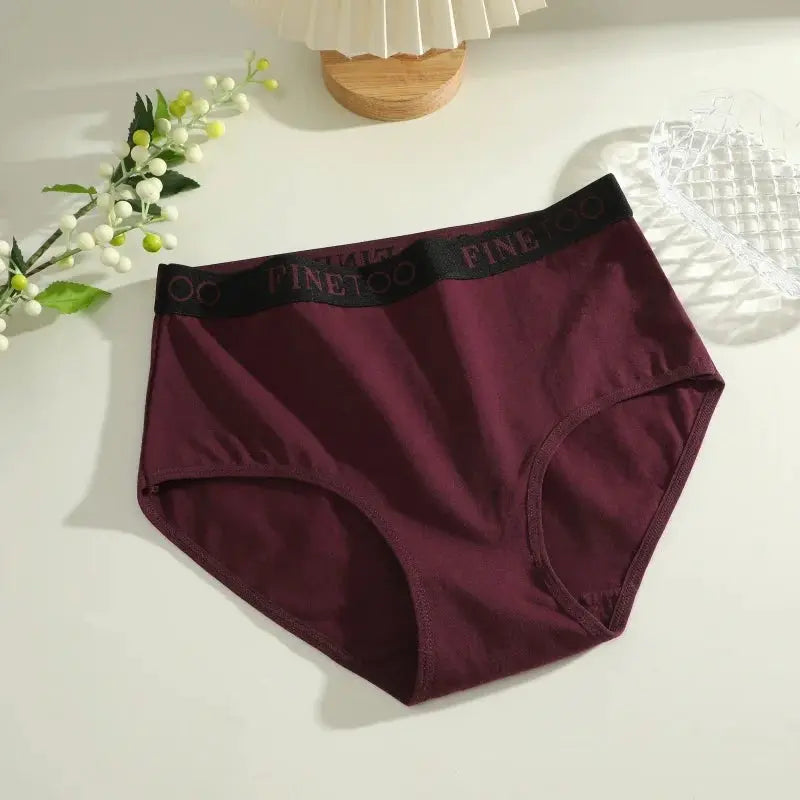 Finetoo women's maroon cotton briefs with branded black waistband (Simples Market)