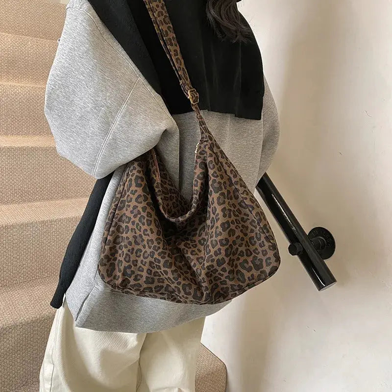 Leopard print shoulder bag, large-capacity soft textile for commute and outings