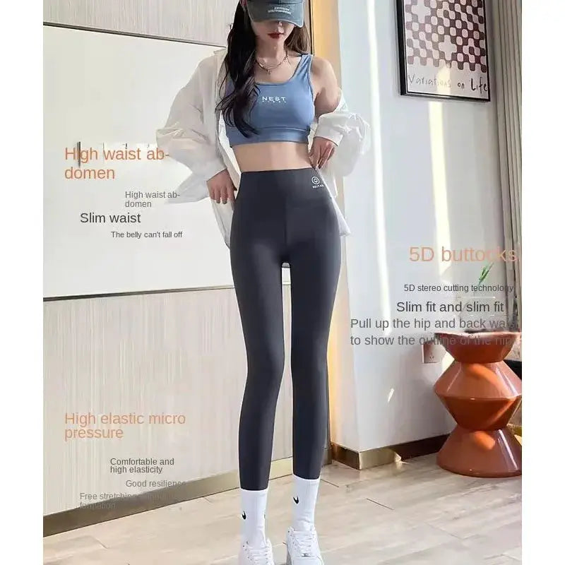 High-waisted yoga leggings by Simples Market in black, stretchy athletic tights.