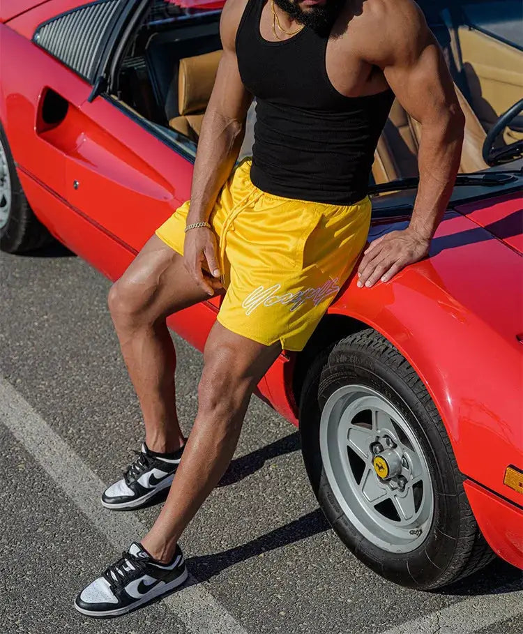 Trend men's quick-dry mesh beach shorts in bright yellow with white logo, Simples Market.