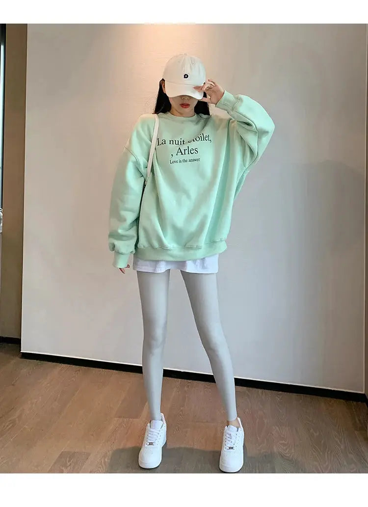 BIVIGAOS high-waist seamless leggings in light gray, worn with a mint oversized sweatshirt and white sneakers