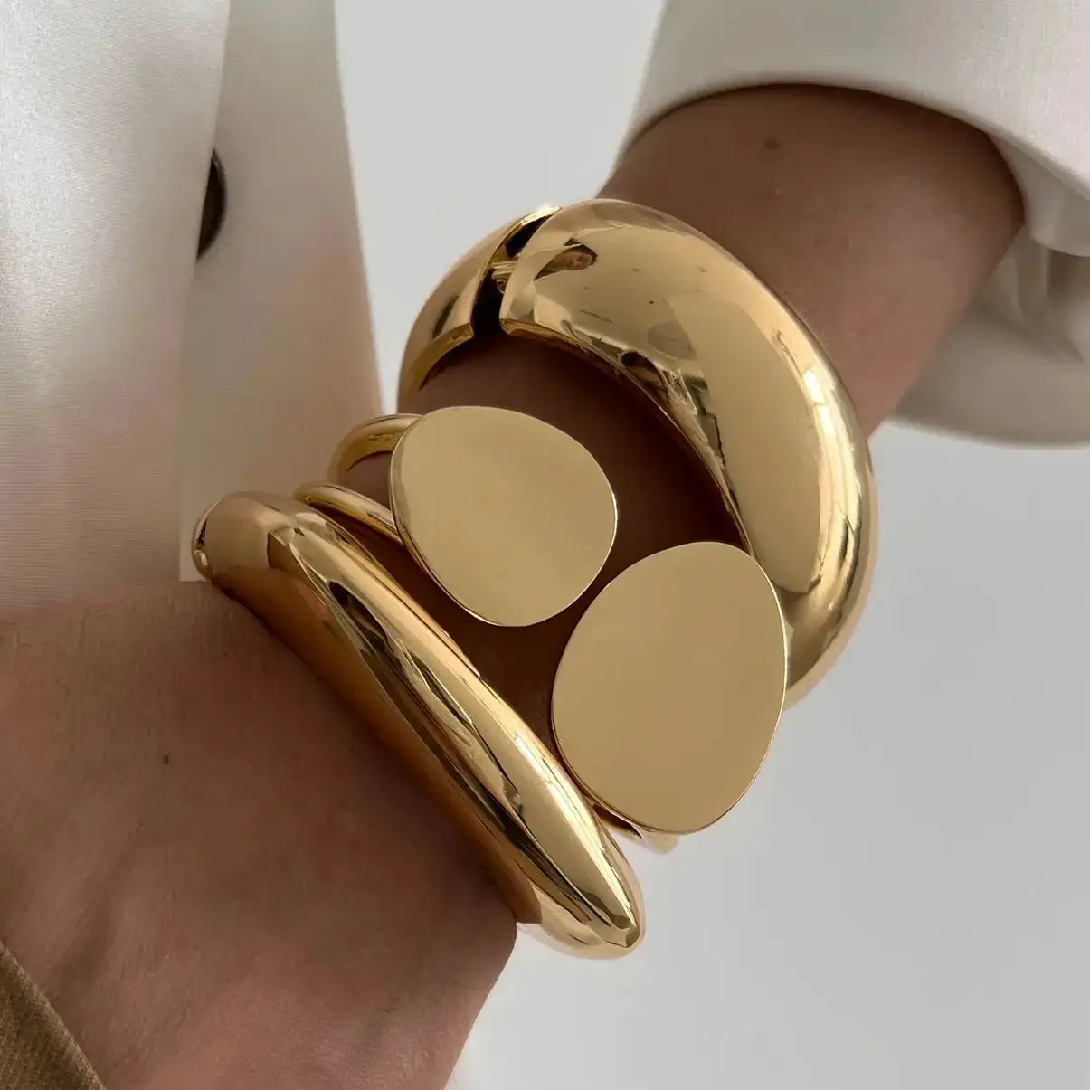 Ingemark Exaggerated Punk Smooth Heavy Metal Chunky Hip Hop Spring Bangles Gold Color Cuff Bracelet for Men and Women