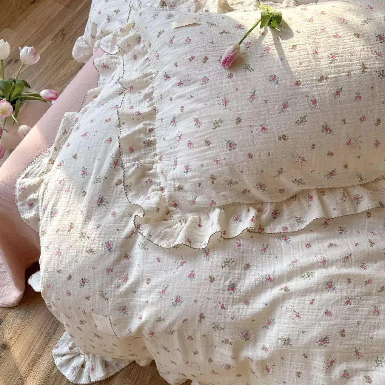 3-piece floral gauze cotton bedding set with ruffle edge, white fabric with pink and blue flowers