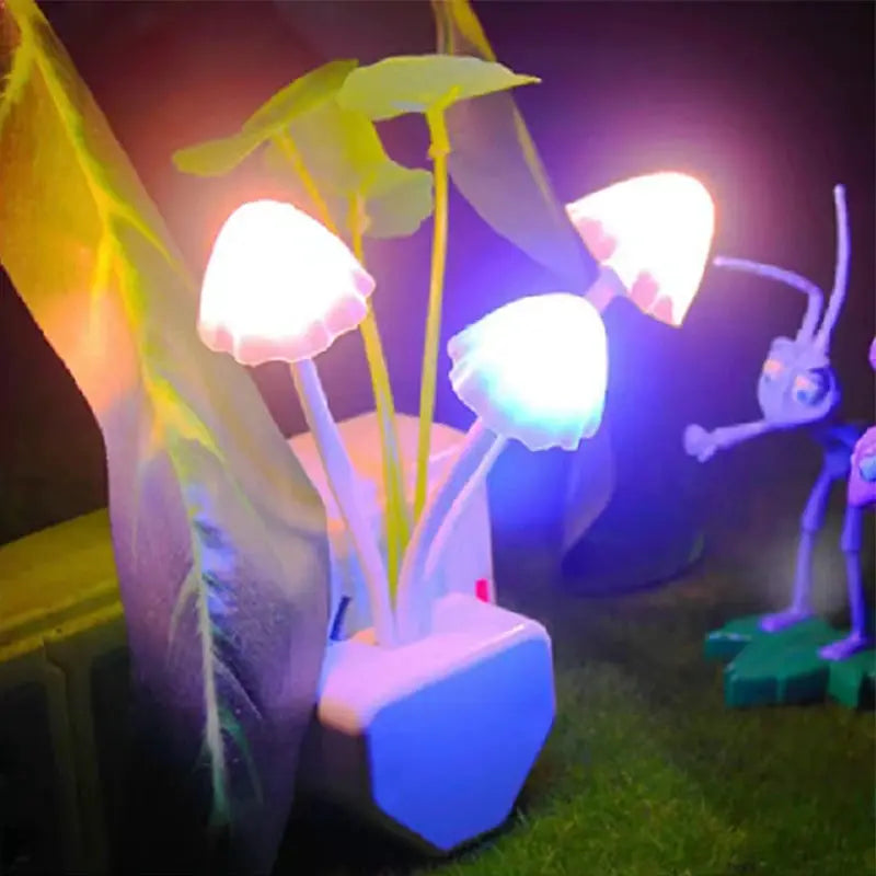 Simples Market three-mushroom LED night light with 3 LEDs, color-changing glow, white base, EU/US plug