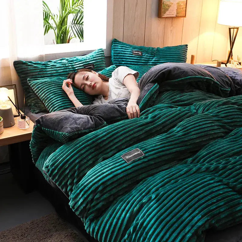Simples Market 3pc coral fleece duvet cover set in emerald green with pillowcases on bed