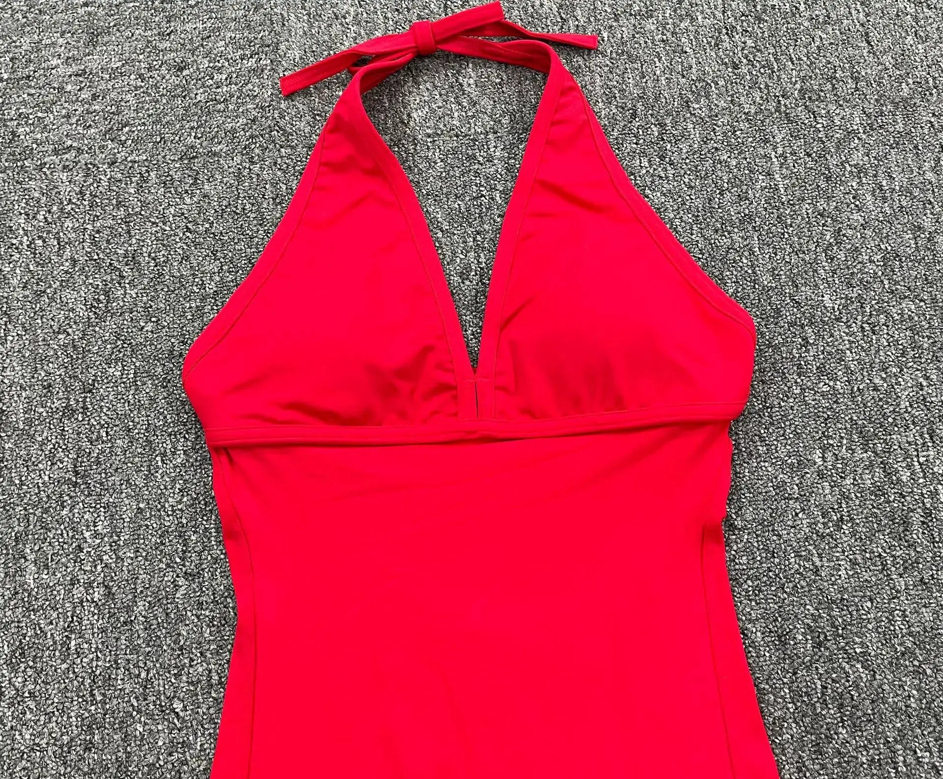 Yoga jumpsuit in red with halter neckline and padding, Simples Market women's gym wear
