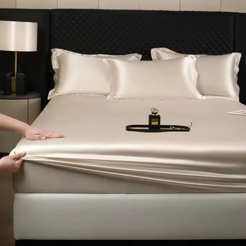3-piece mulberry silk fitted sheet set with pillowcases in ivory by Simples Market