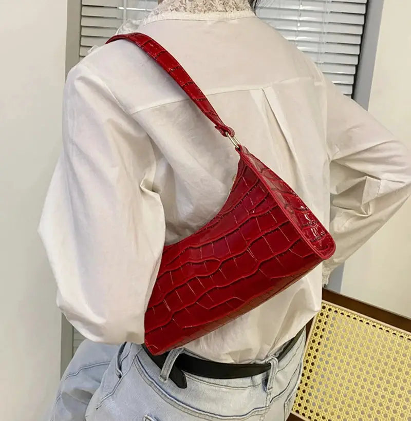 Alligator-pattern PU leather handbag in red by Simples Market for women