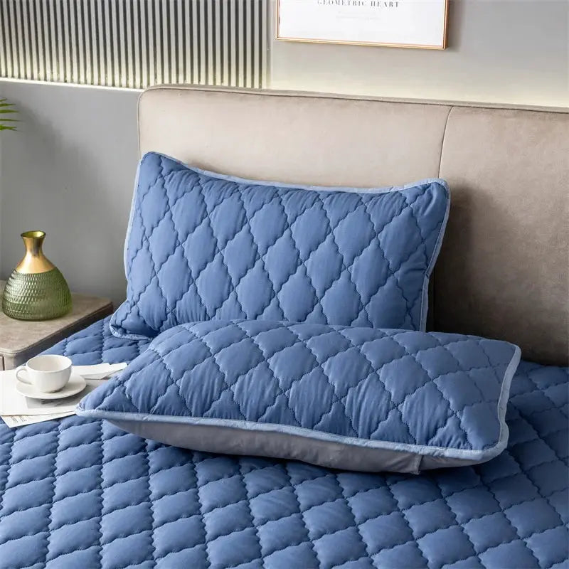 Pillowcases, 2 blue quilted, solid color, waterproof and breathable for kids and pets