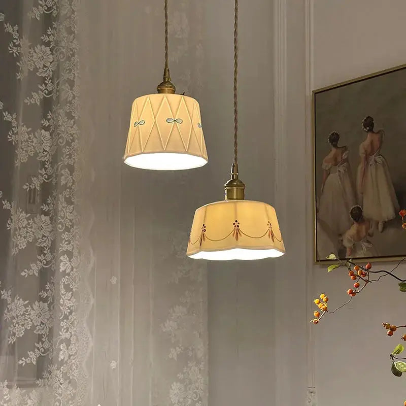 Japanese retro brass-glazed printed ceramic pendant chandelier, 2 hanging lamps with warm beige shades