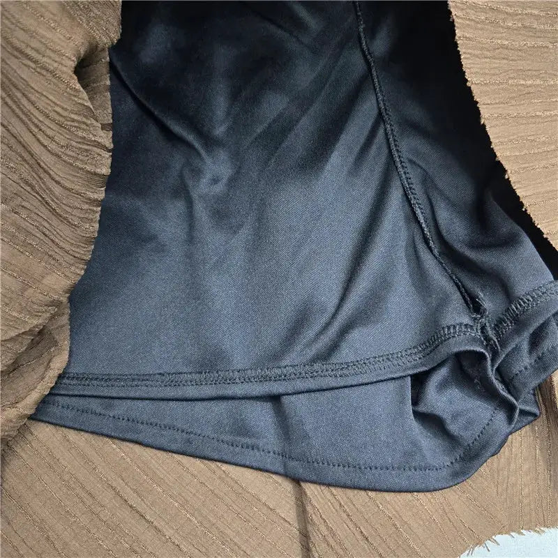 Short pleated skirt by Simples Market with elastic waist in dark blue