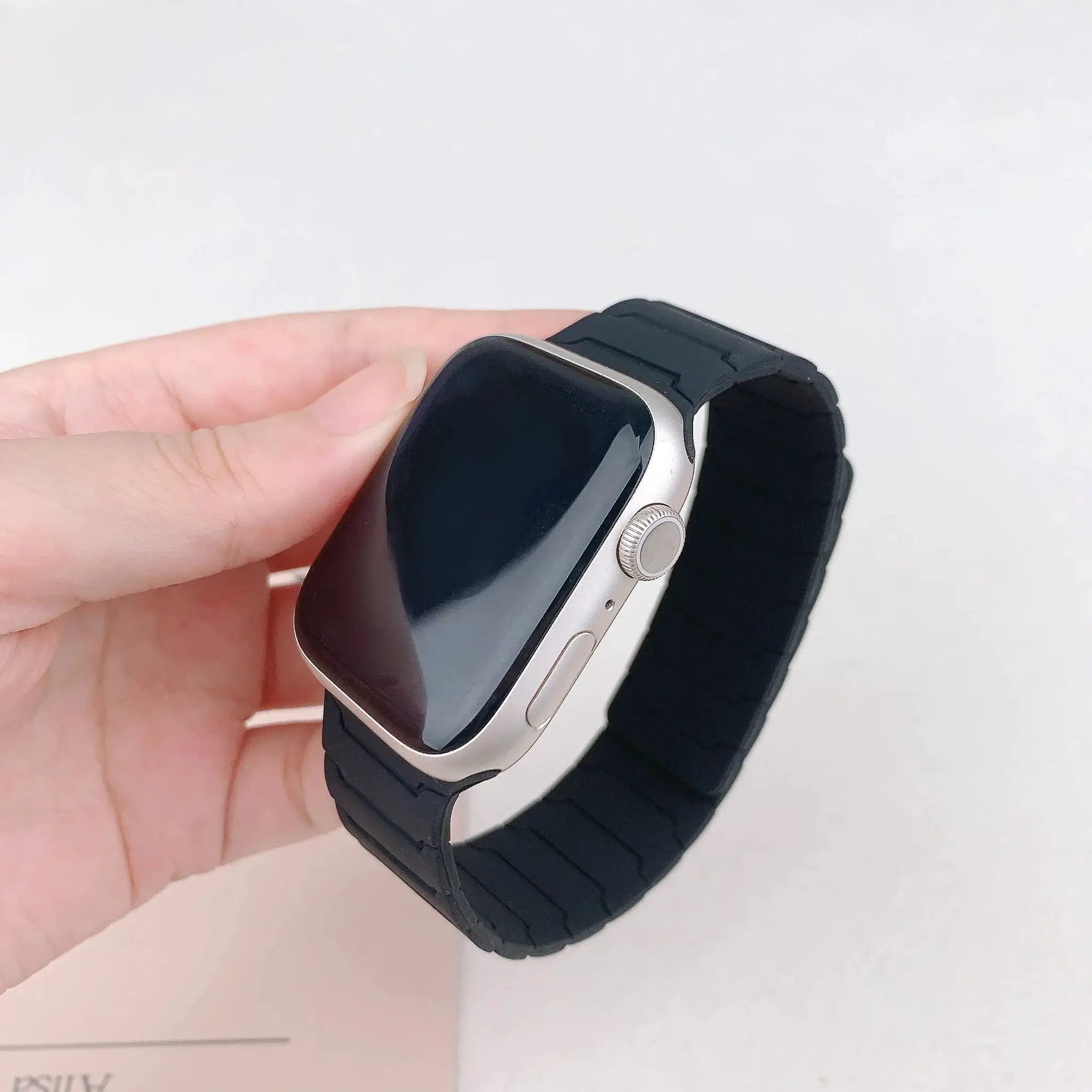 magnetic Strap For Apple Watch Band ultra 2 3 49mm 44mm 40mm 41mm 46mm 42mm 45mm 38 Silicone Bracelet IWatch Series 11 9 8 SE 10