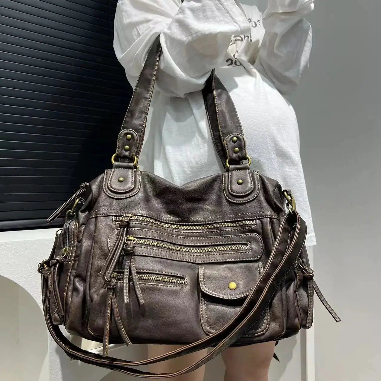 Simples Market Y2K hot girl crossbody bag in washed brown leather with multiple zip pockets and brass hardware