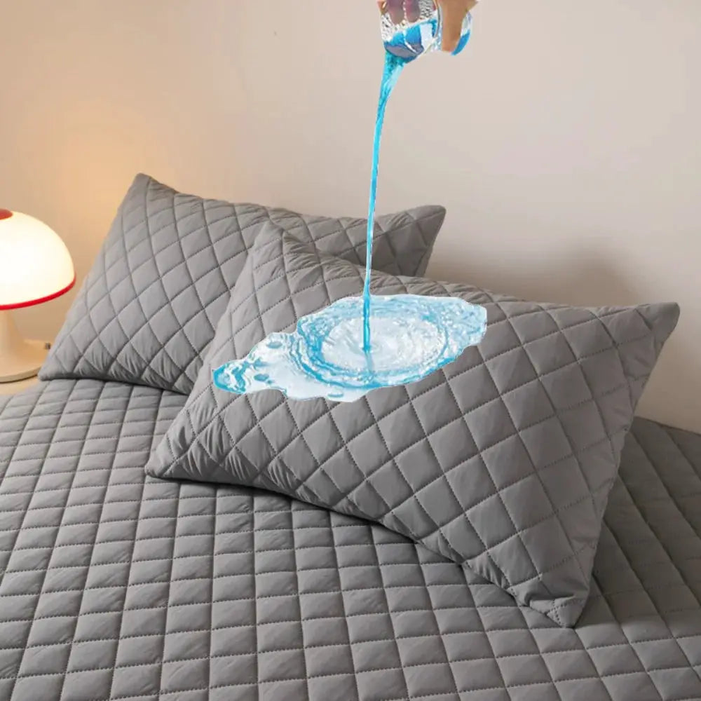 Pair of Northern Europe double-deck pillowcases by Simples Market, quilted grey cotton, waterproof and anti-mite.