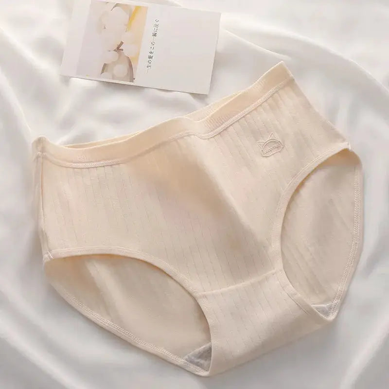 Women's cotton high-waist panties in cream with ribbed fabric.