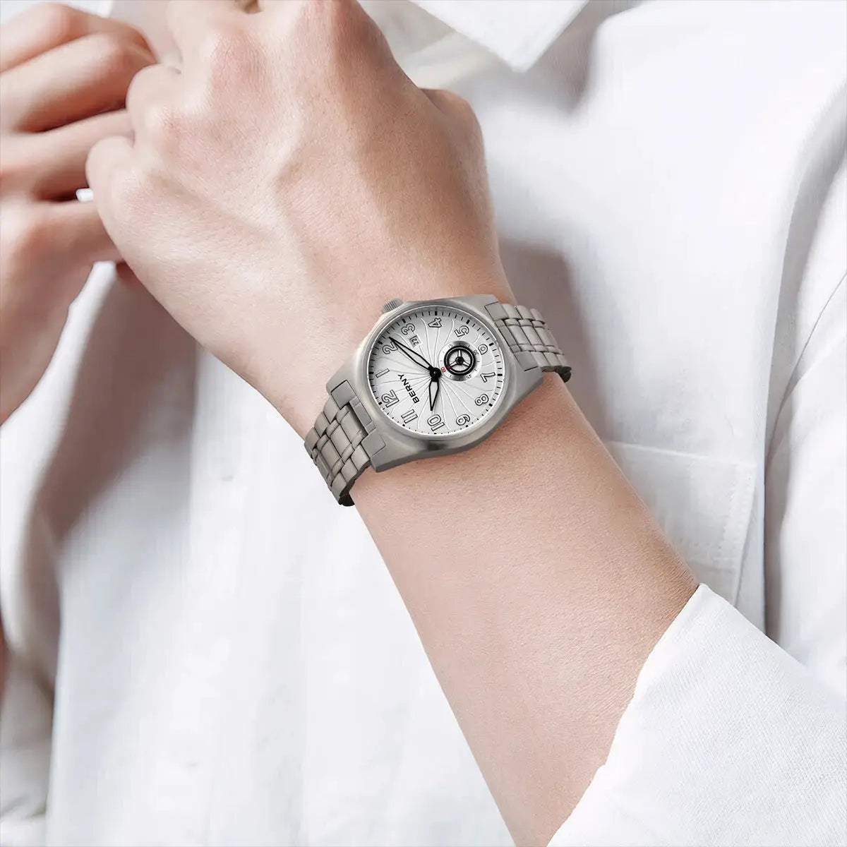 BERNY titanium automatic men’s watch with a silver metal bracelet and white dial, 10ATM waterproof, sapphire crystal