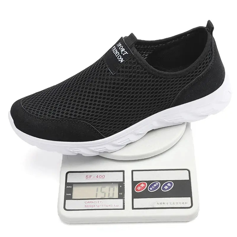 2023 Lightweight Men's Casual Shoes Breathable Slip On Sneakers Anti Slip Flat Outdoor Walking Shoes Size 39 To 47