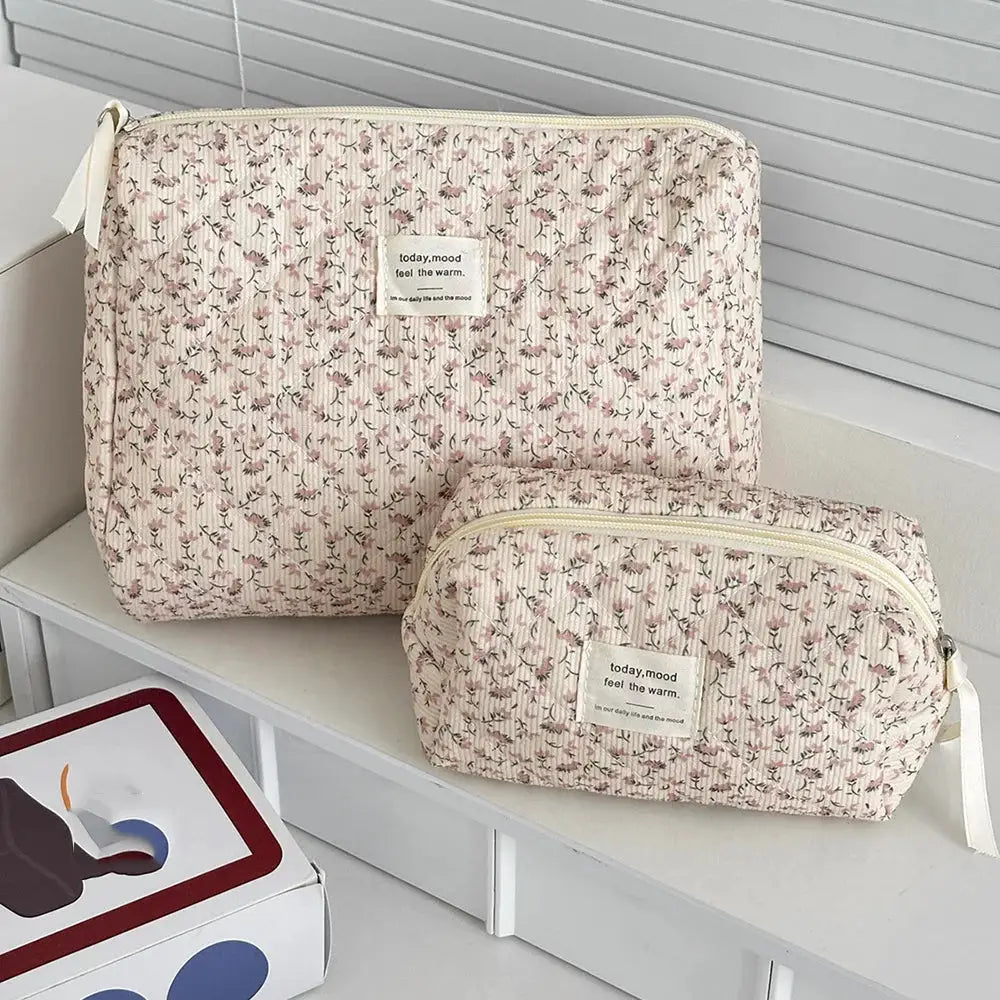 Wholesale Vintage Floral Cosmetic Pouch Handbag Travel Organizer Quilted Large Capacity Makeup Storage Bag