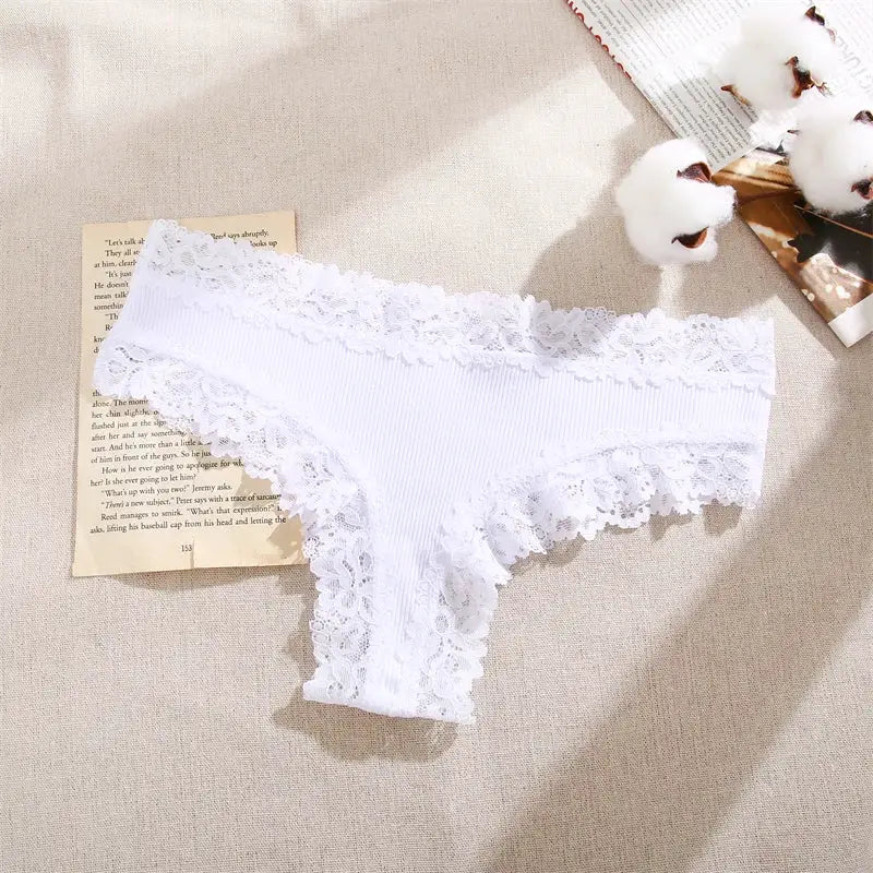 White cotton lace panties with ribbed panel and floral lace trim
