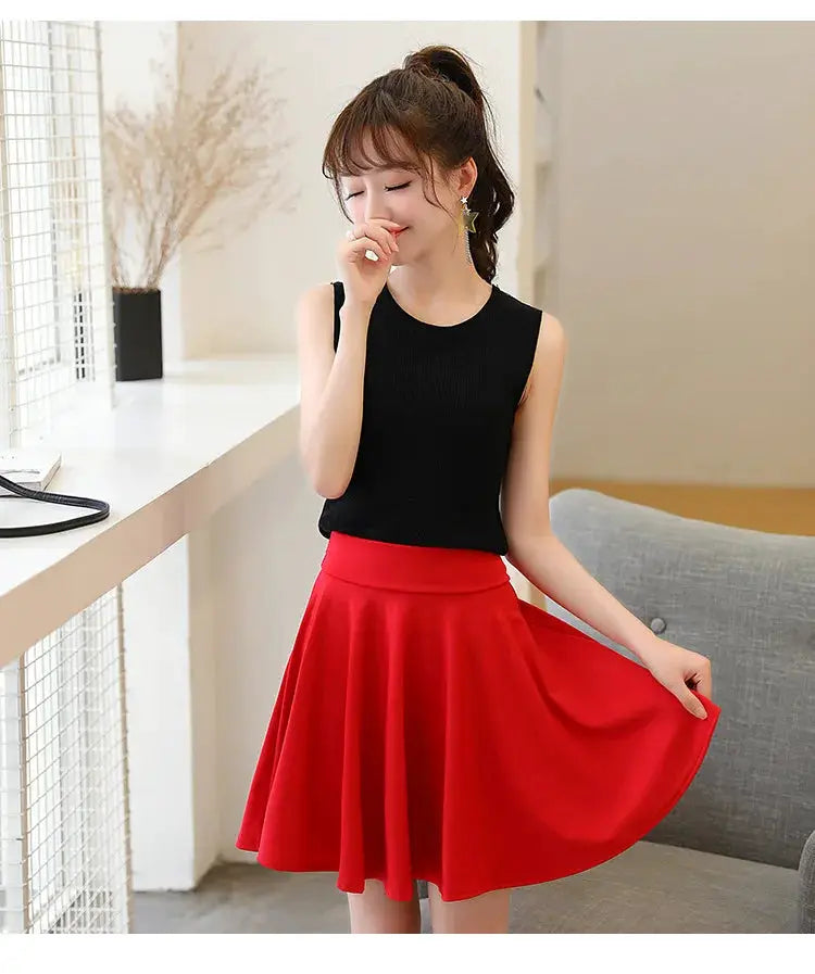 Skirt and top set: red flared mini skirt with black sleeveless top by Simples Market