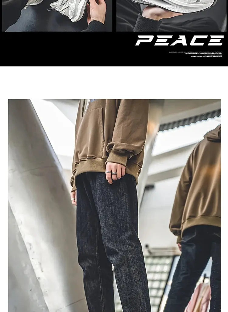 Summer breathable casual sports shoes for men by Simples Market; fashion shot with brown hoodies and dark denim.