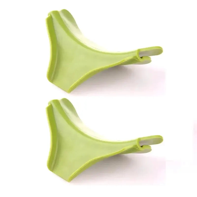 Simples Market green kitchen funnel pair with anti-splash edge and spill-free spout