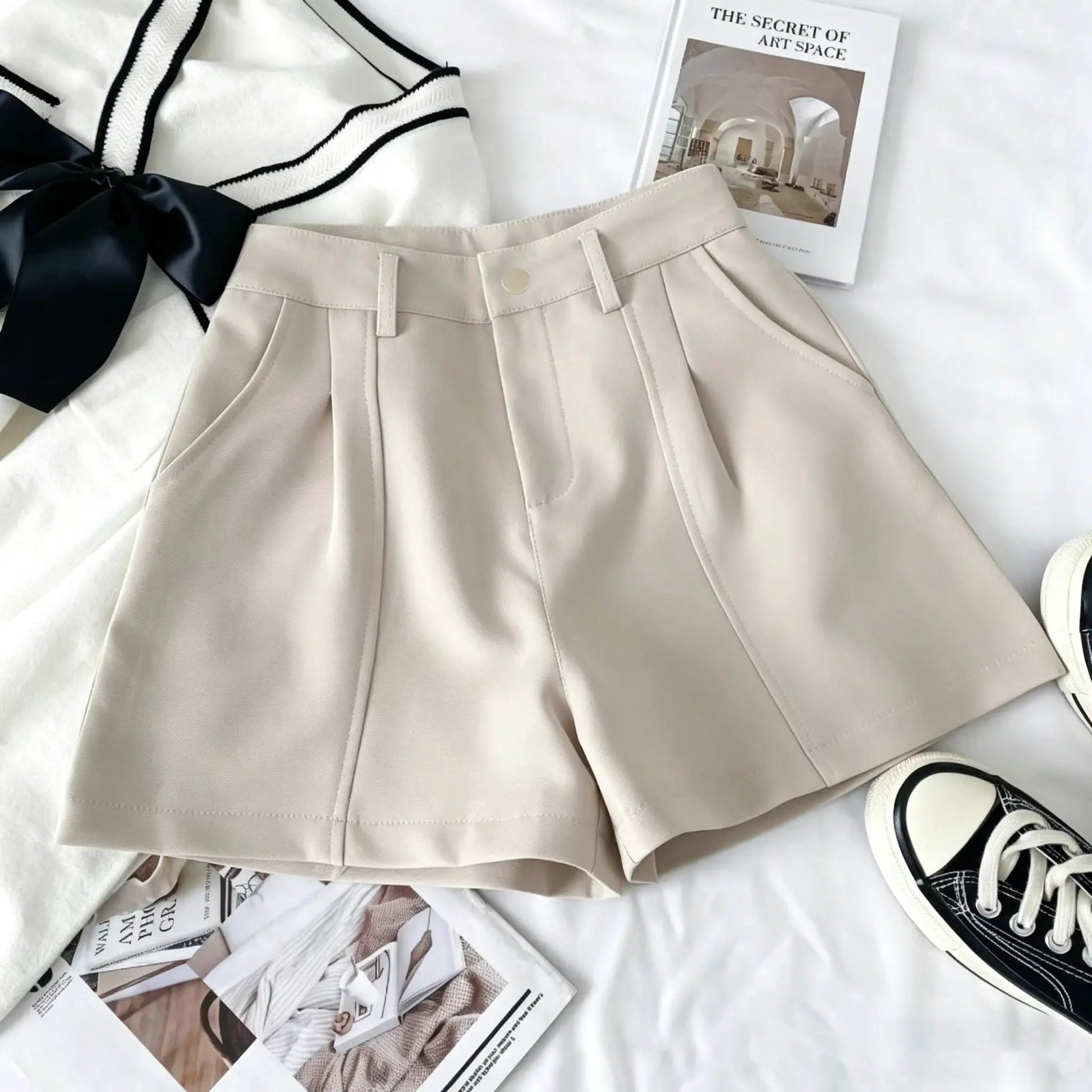 Casual women's high-waist A-line shorts in beige with belt loops and front pockets