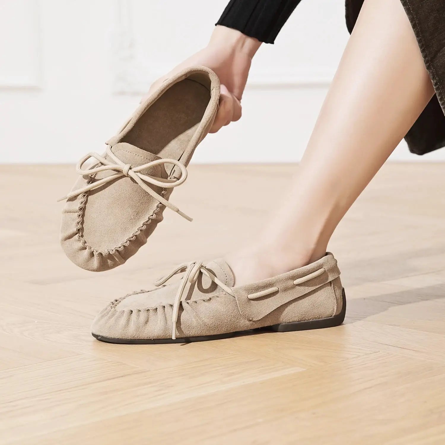 AIYUQI Womens Suede Loafers Hand Sewn Pleats Casual Flat Shoes
