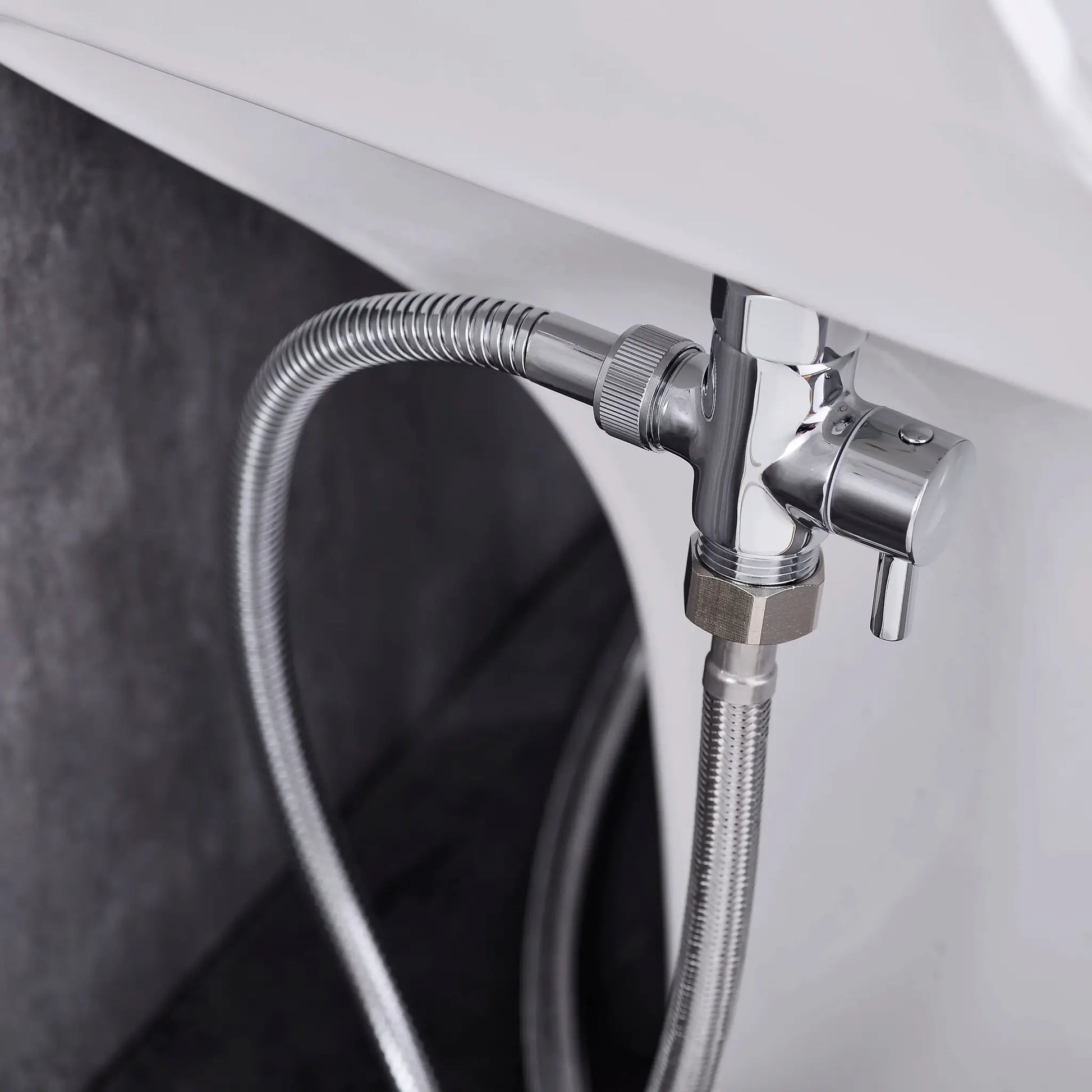 Bidet chrome T-adapter with shut-off valve and braided hose by Simples Market.