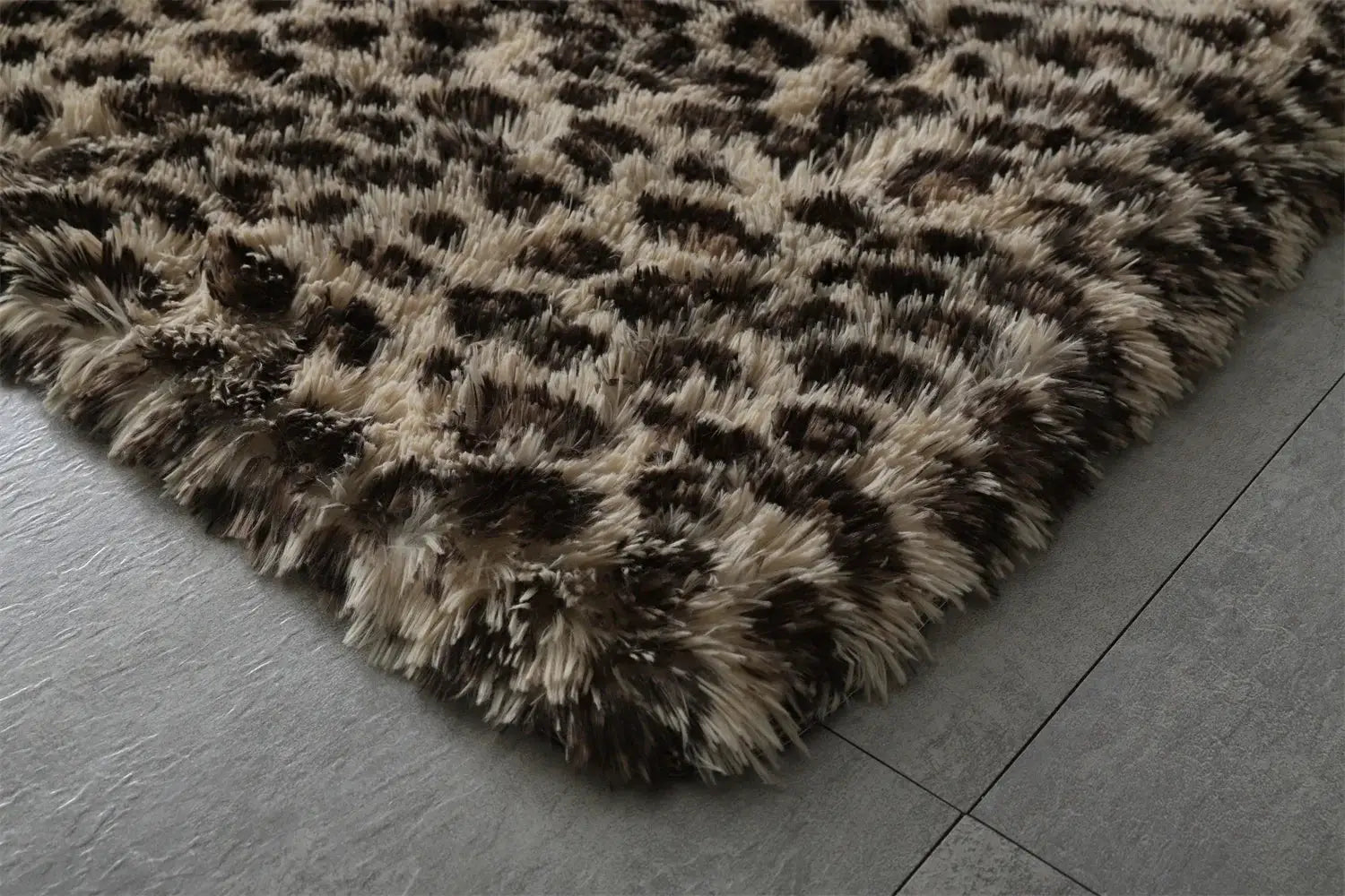 Premium fluffy shag rug with beige and brown tones for living room
