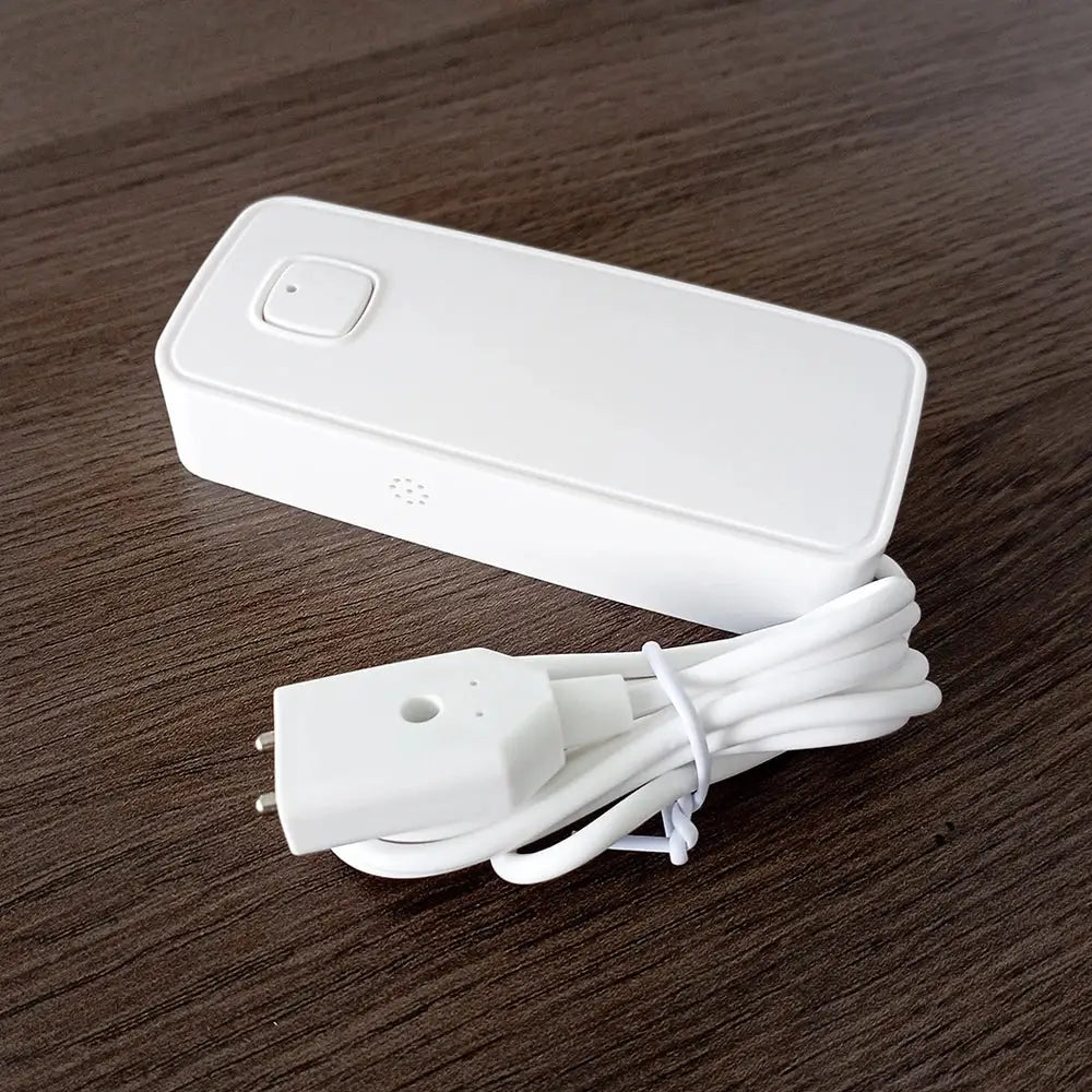 Tuya Smart flood leakage sensor hub by Simples Market, white with plug-in power adapter