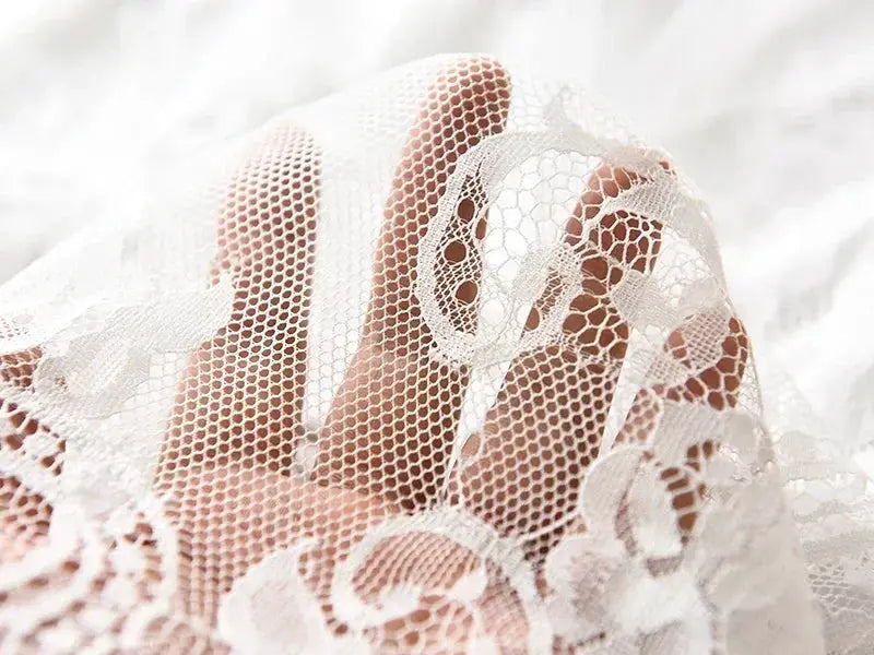 Simples Market white lace underslip for women, floral mesh fabric close-up