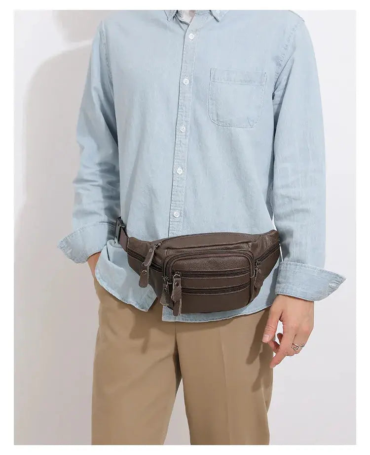 Fanny bag for men, brown genuine leather by Simples Market with zip pockets worn at the waist.
