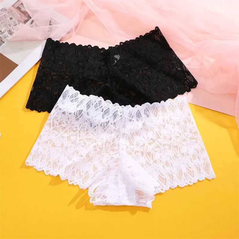 2-pack women's floral lace panties in black and white with a V-waist design