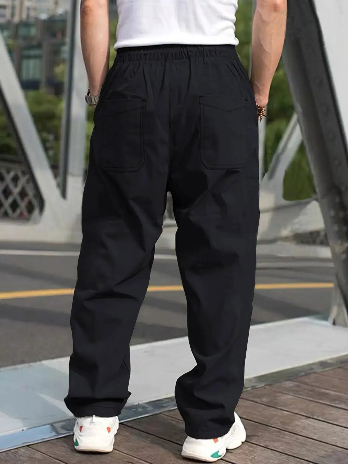 Men's cargo pants with elastic waistband, black regular-fit straight-leg with back pockets