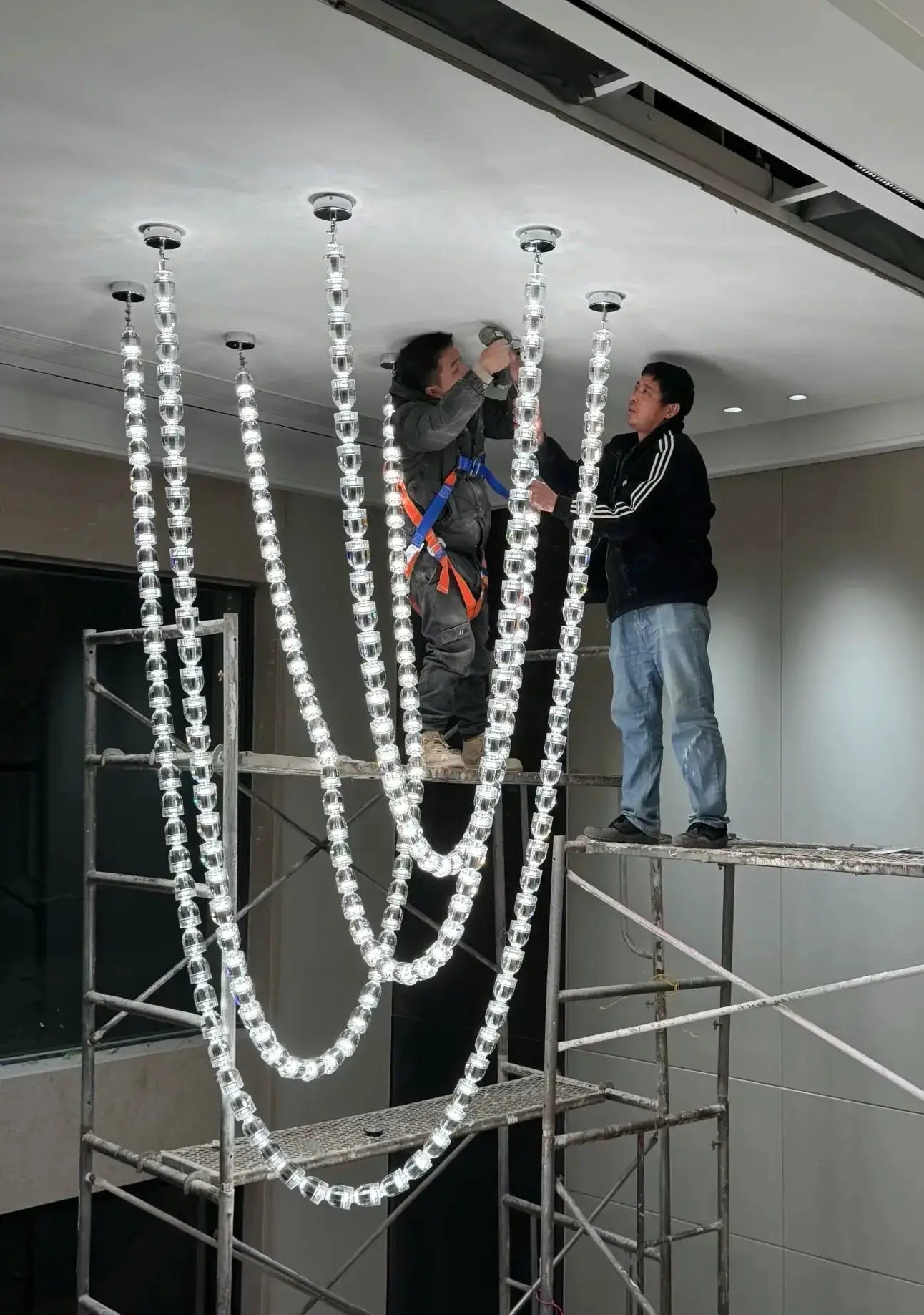 Chandelier with crystal acrylic beads, multi-strand adjustable chain ceiling light for living room by Simples Market
